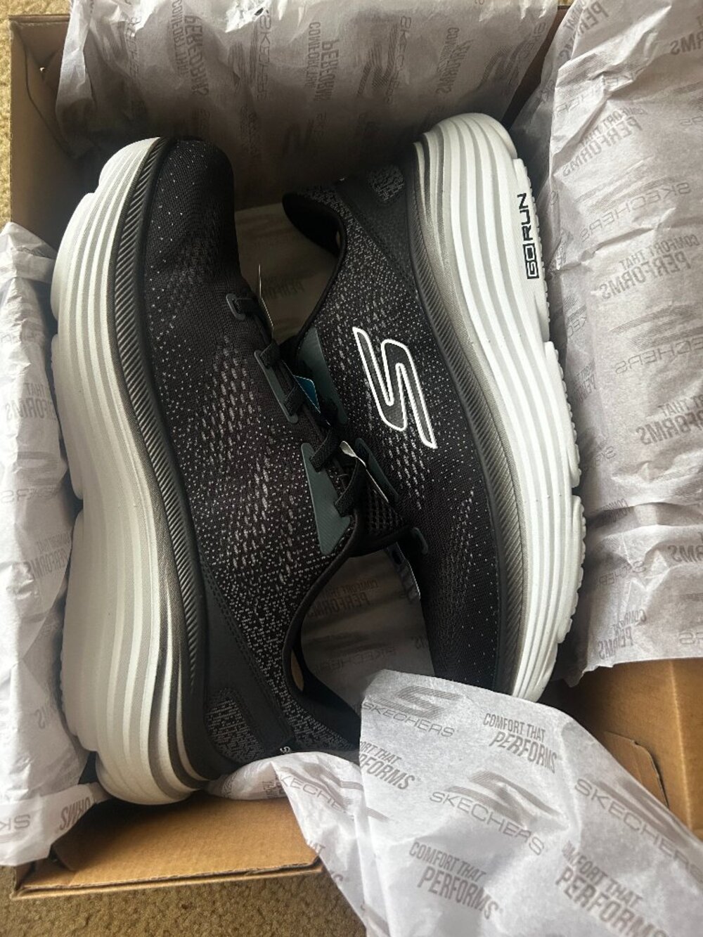 Mens Skechers size 10